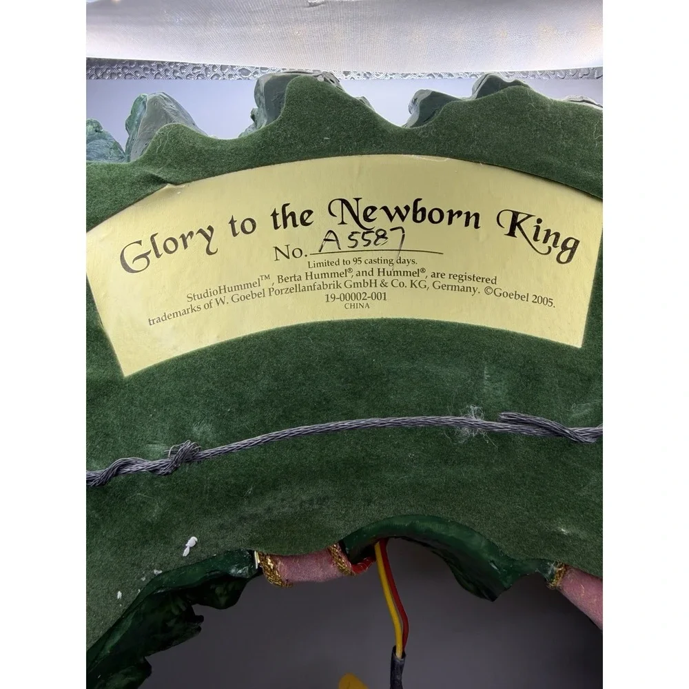 Hummel Goebel Glory To The Newborn KING Lighted Ceramic Nativity Wreath READ